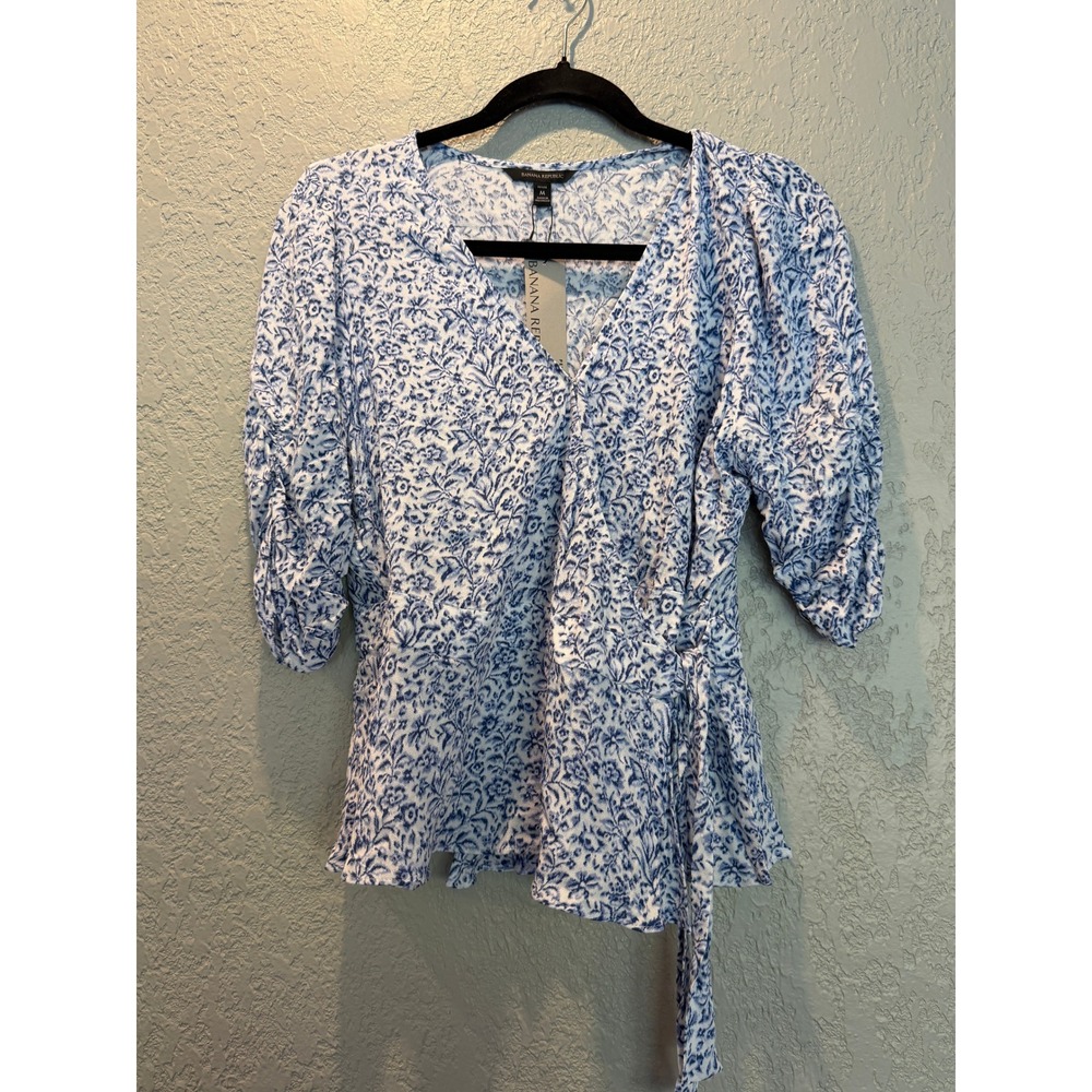 Banana Republic Petite M Blue Floral Toile Wrap Blouse Ruched Sleeve 604884-01-1